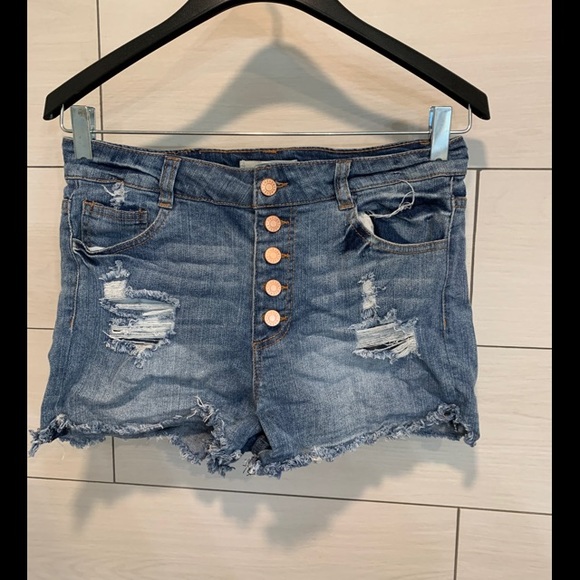 High-waisted button up fringe jean shorts - Picture 1 of 2
